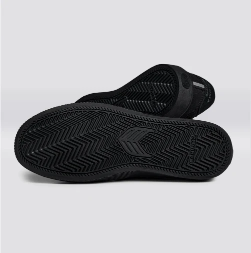 Cariuma Naioca Pro Skate Shoe - All Black/Ash Grey Logo - Image 3