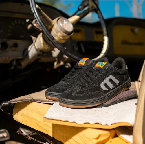 Etnies Locut X Apache Skate Shoe - Black/Grey/Gum - Image 5