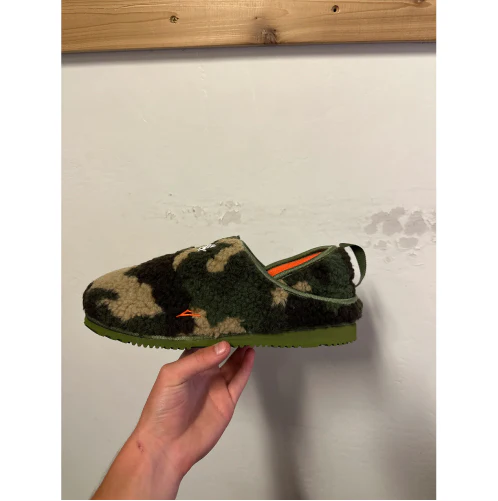 Lakai X Poler Owen Slipper - Furry Camo - Image 4