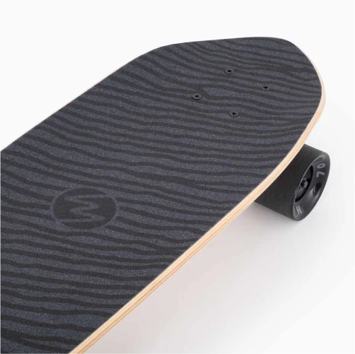Landyachtz Dinghy Classic Fender Midnight Dip Complete 28.5" - Image 14