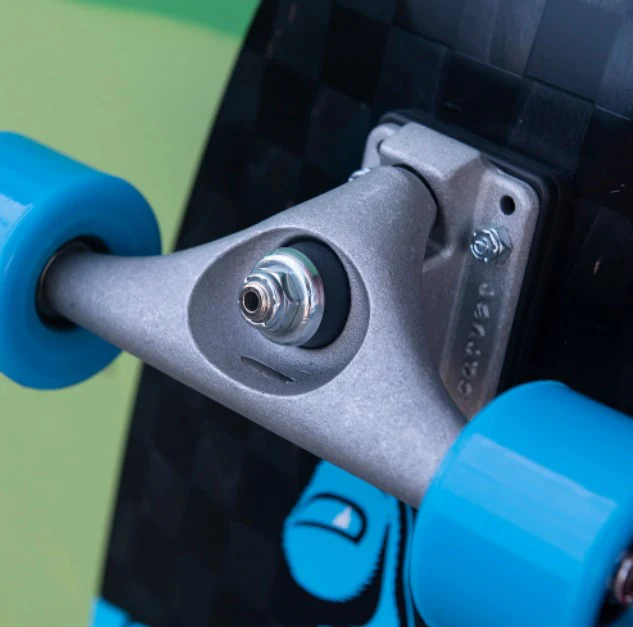 Santa Cruz X Carver Screaming Hand Check Surf Skate Cruiser Complete 30.2" - Image 4